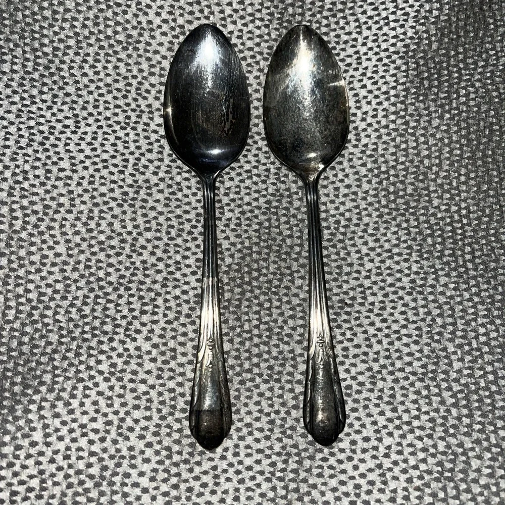 2 Oneida LYNNWOOD Silver-plate Serving Spoons‎ Need Polished